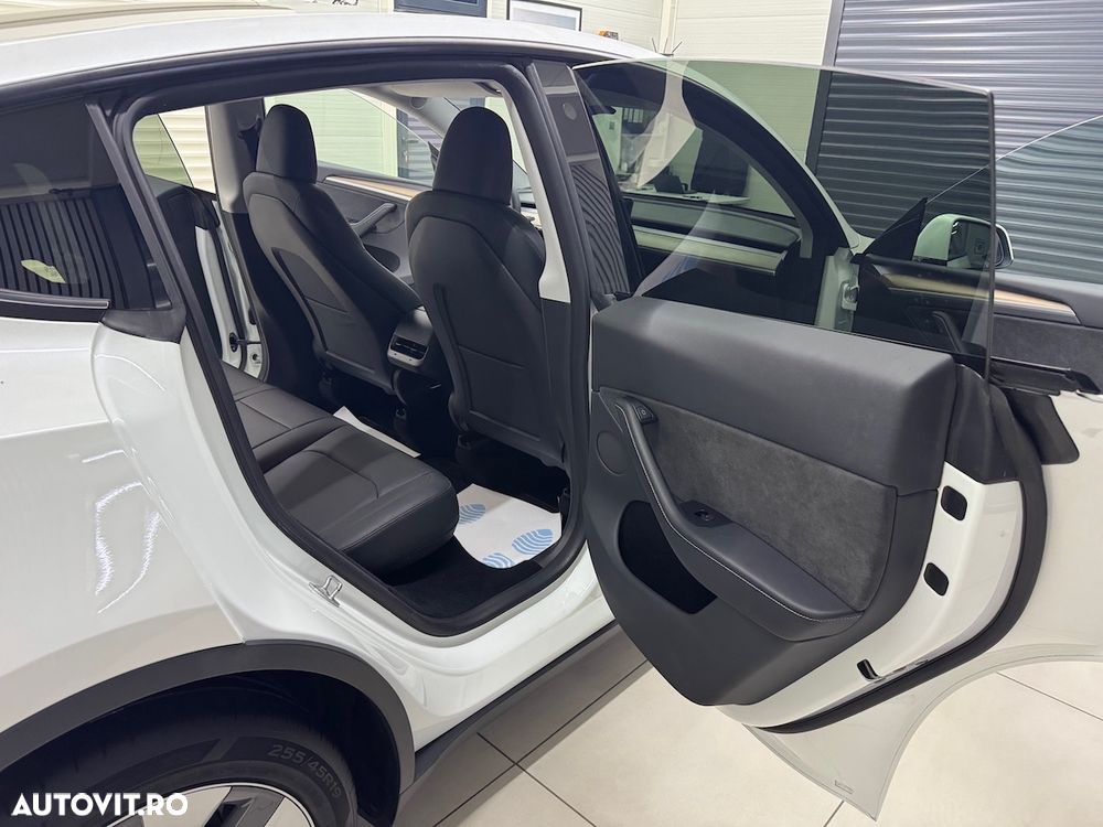 Tesla Model Y - 21