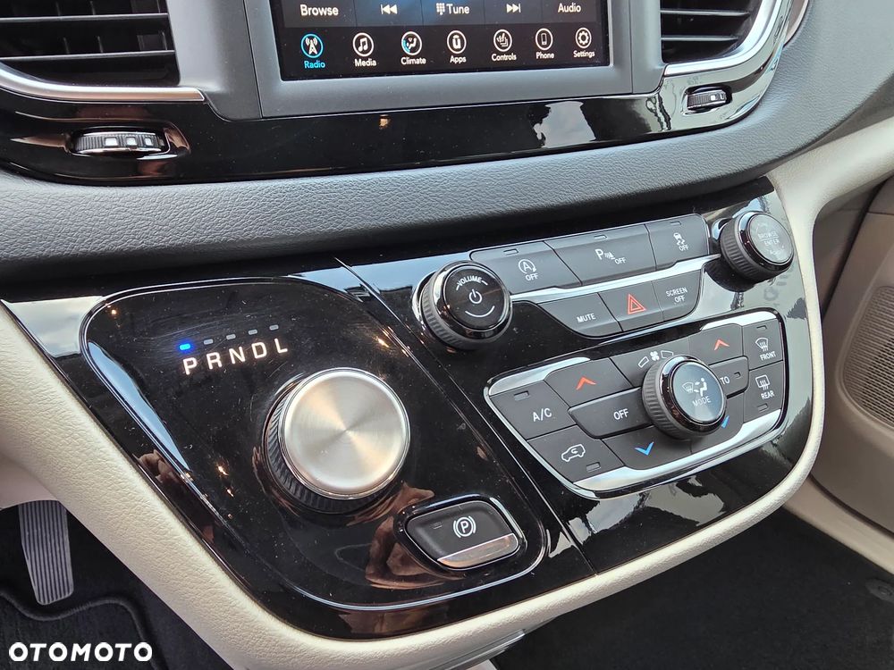 Chrysler Pacifica - 26