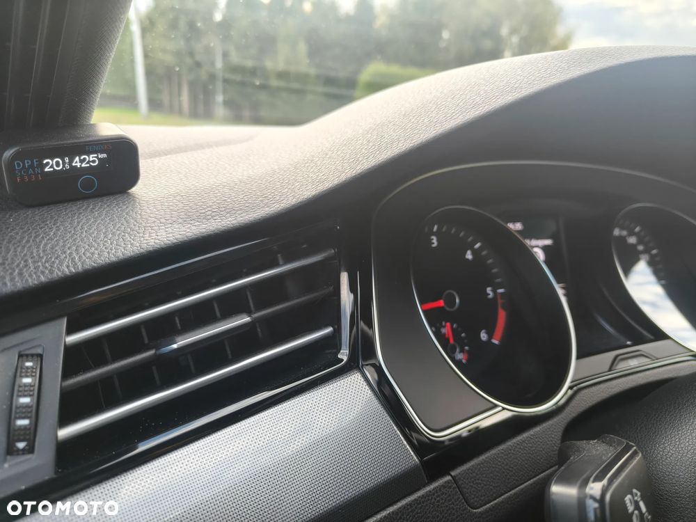 Volkswagen Passat - 28