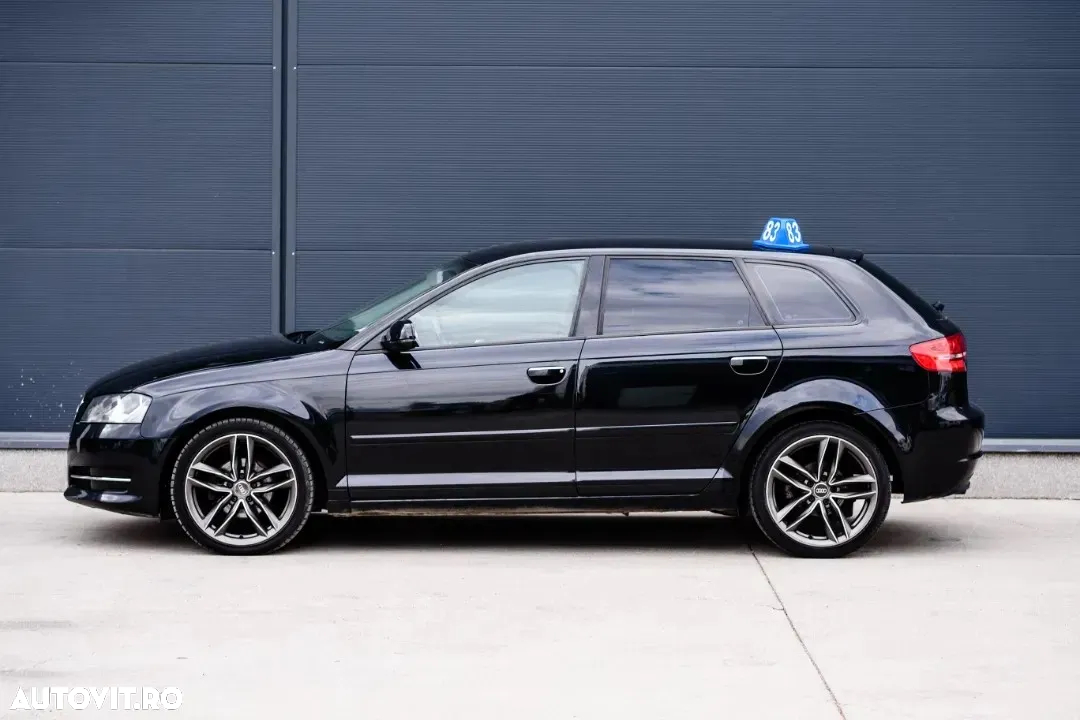Audi A3 1.6 TDI Sportback DPF S tronic S line Sportpaket - 4