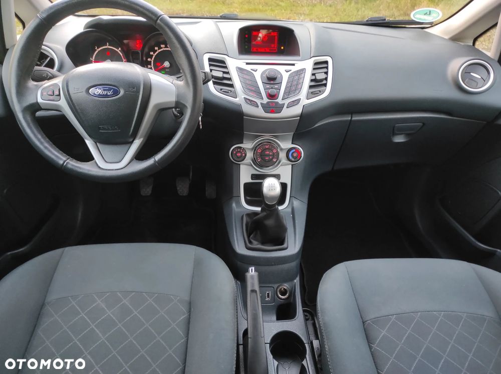 Ford Fiesta 1.6 TDCI Champions Edition - 11