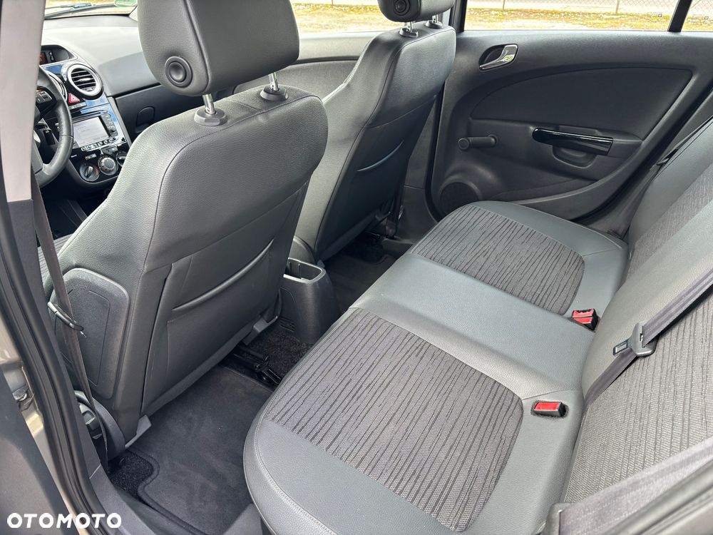 Opel Corsa 1.2 16V Cosmo - 8