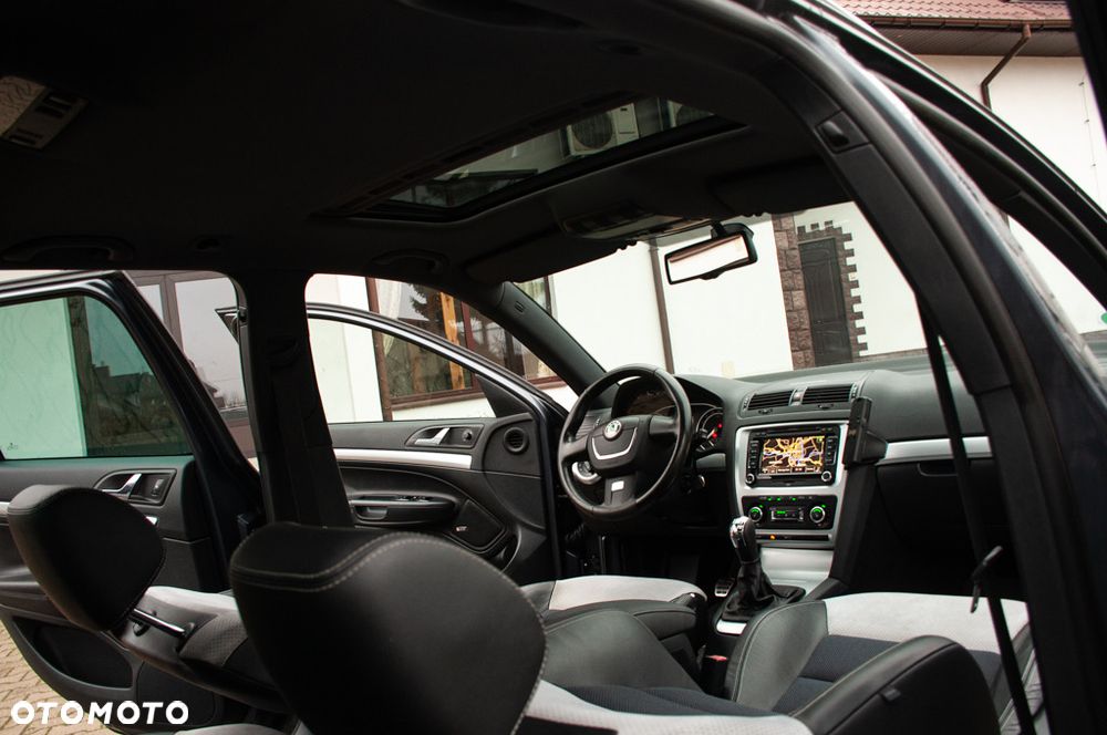 Skoda Octavia 2.0 TDI DPF RS - 25