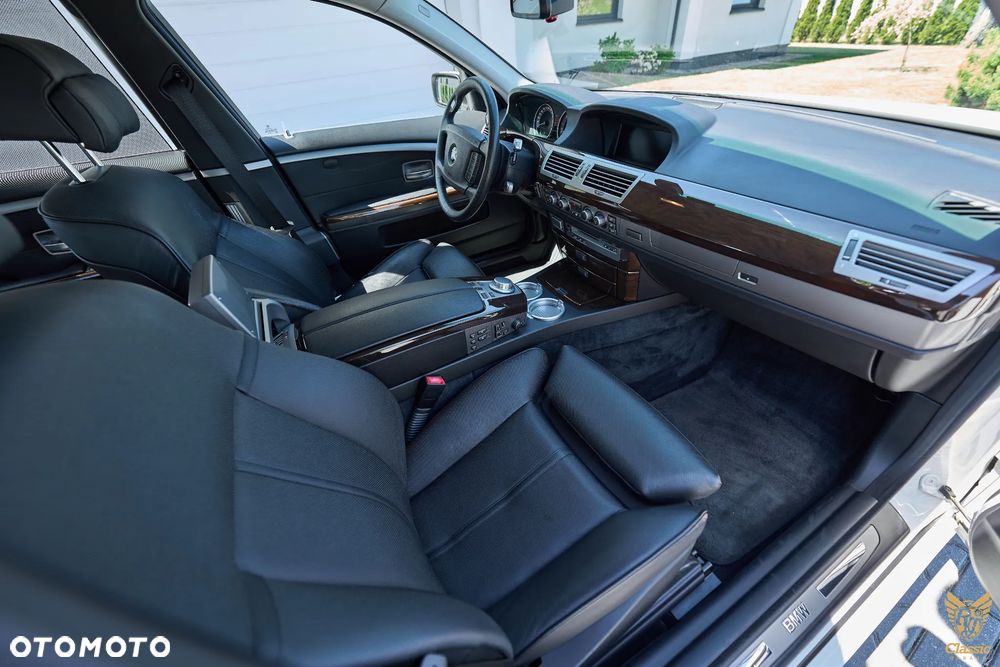 BMW Seria 7 750i L - 8