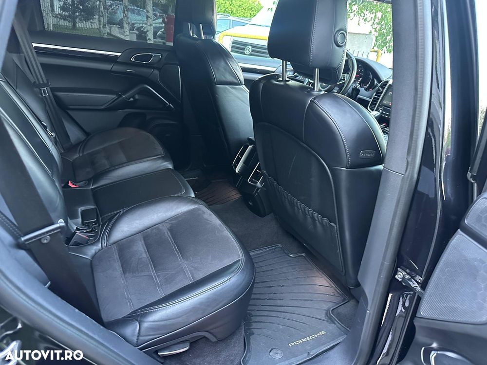 Porsche Cayenne Platinum Edition - 13