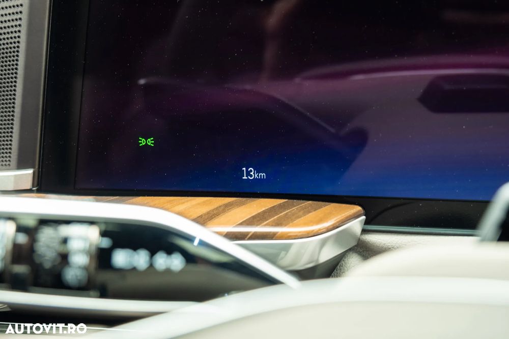 Cadillac Escalade - 24