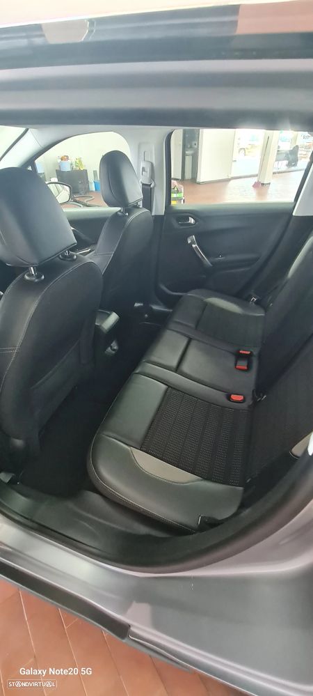 Peugeot 2008 BlueHDi 100 STOP & START Allure - 17