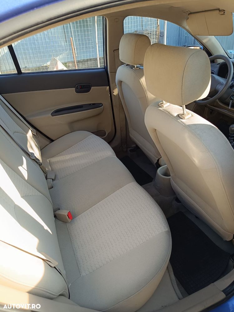 Hyundai Accent - 6