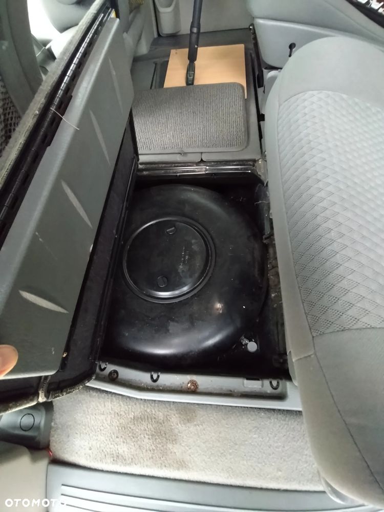 Chrysler Town & Country - 19