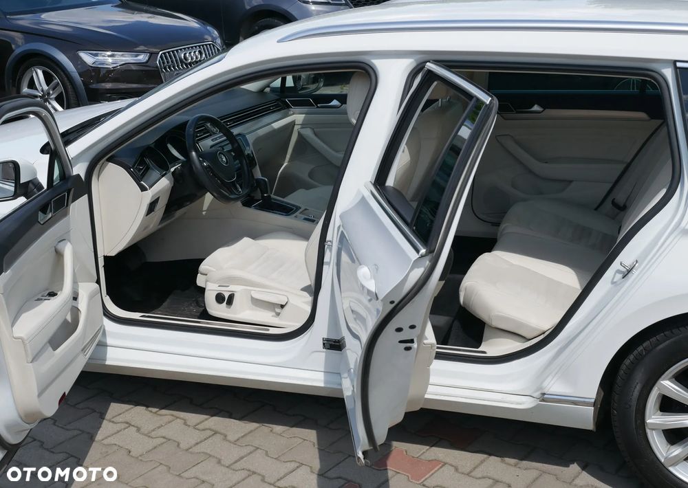 Volkswagen Passat Variant 2.0 TDI SCR DSG Highline - 25
