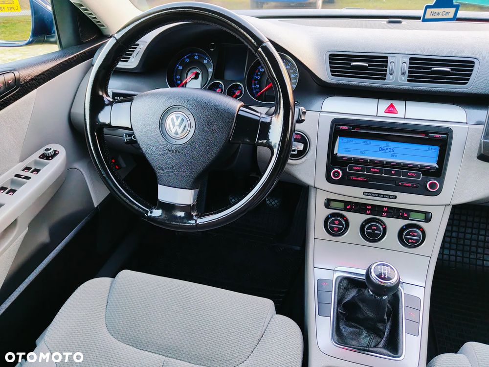 Volkswagen Passat 1.6 Comfortline - 34