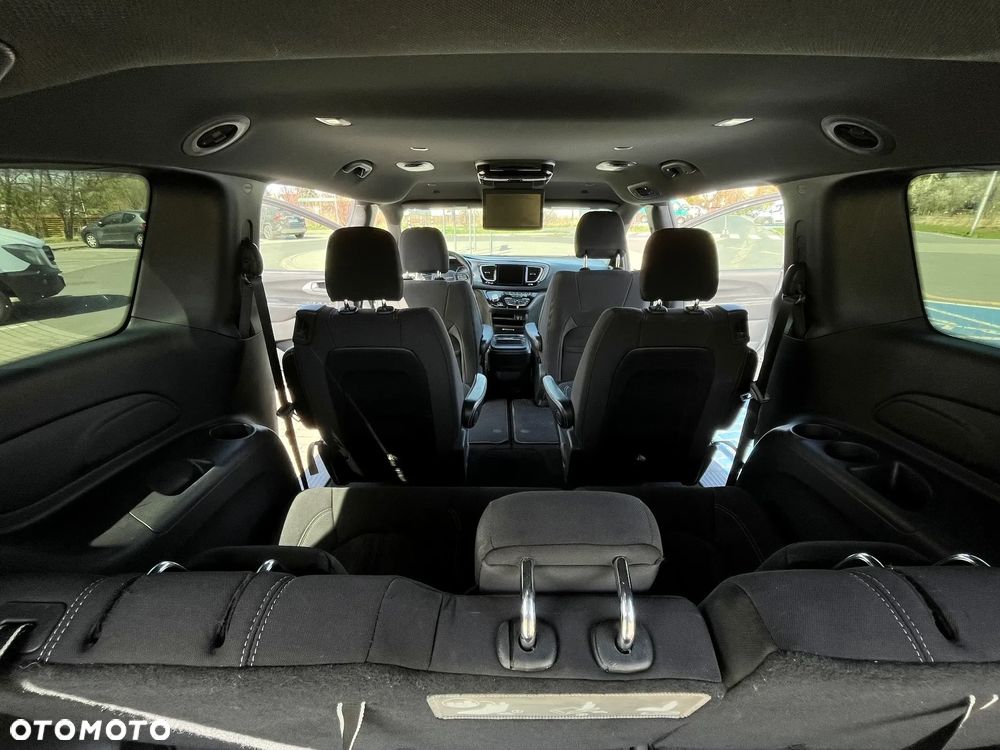 Chrysler Pacifica - 11