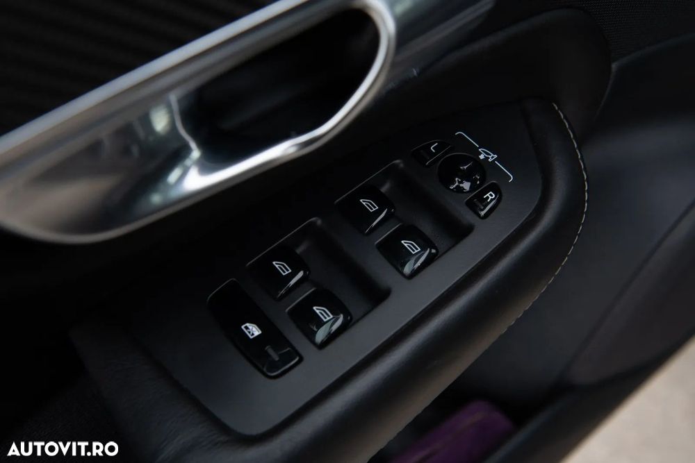 Volvo XC 90 T8 Twin Engine AWD R-Design - 26