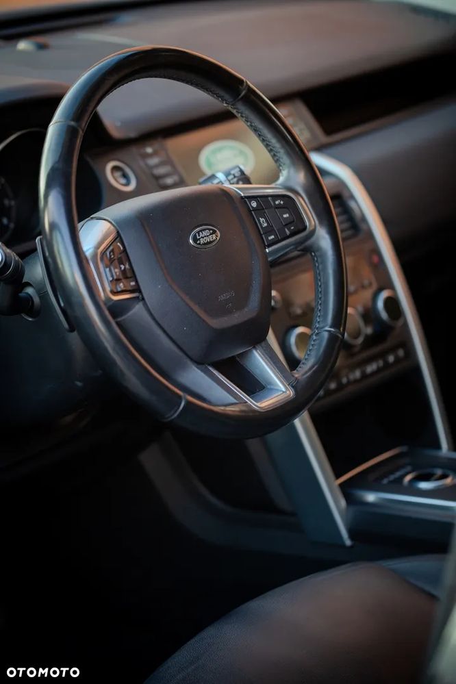 Land Rover Discovery Sport 2017 photo 4