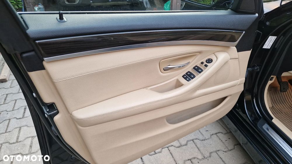 BMW Seria 5 525d Luxury Line - 14