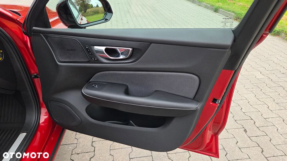 Volvo S60 T5 AWD R-Design - 17