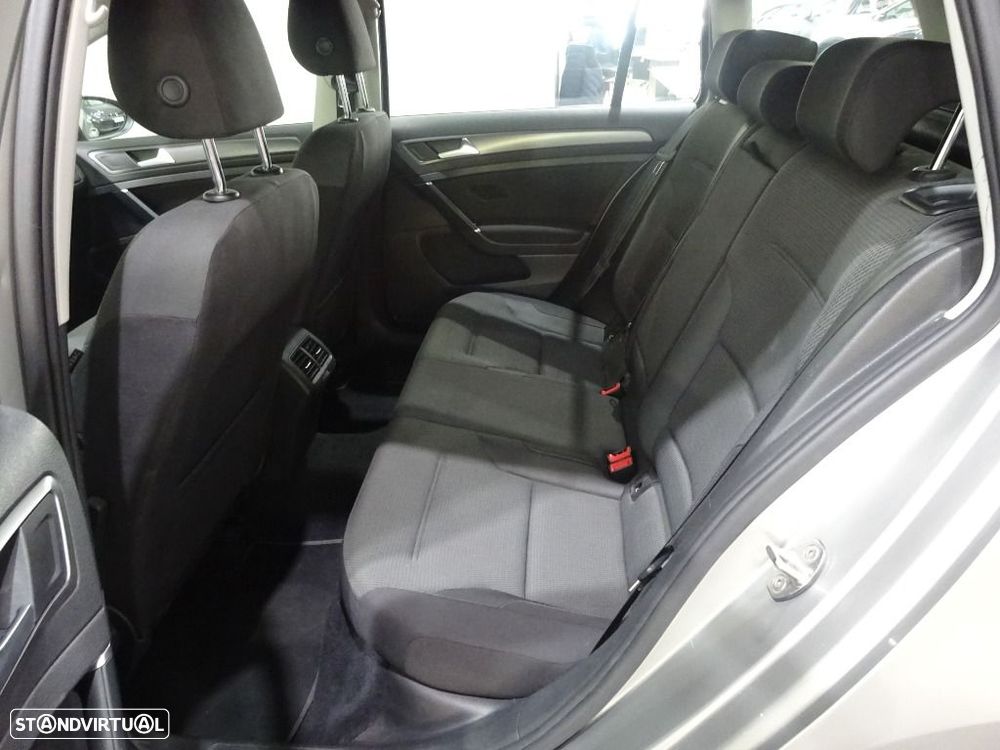 VW Golf Variant 1.6 TDi Confortline - 32