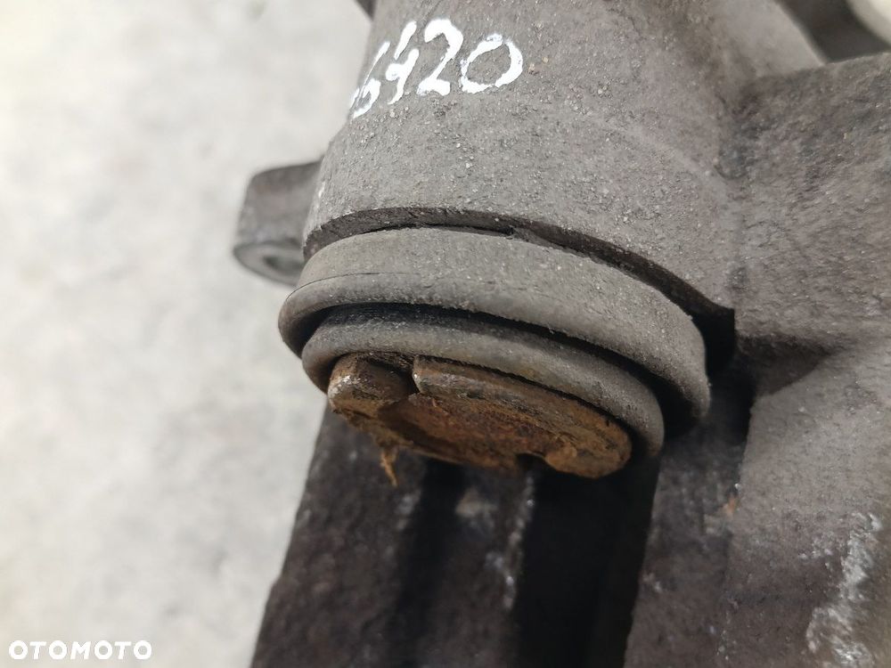 ZACISK HAMULCOWY LEWY TYŁ AUDI A4 B5 1.8 20V - 8