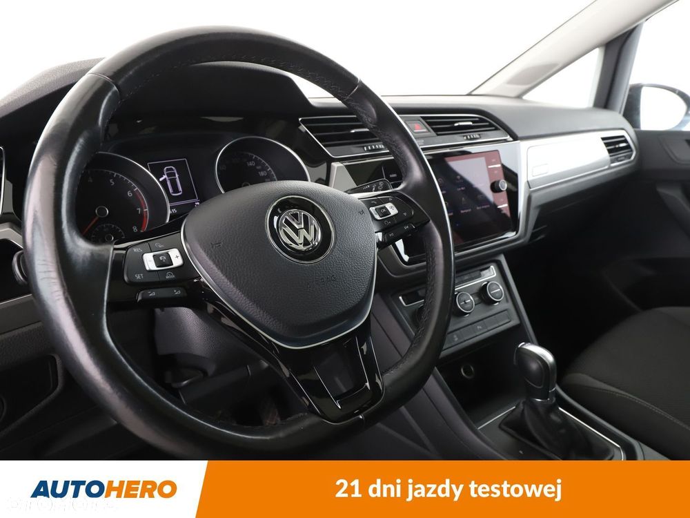 Volkswagen Touran - 11