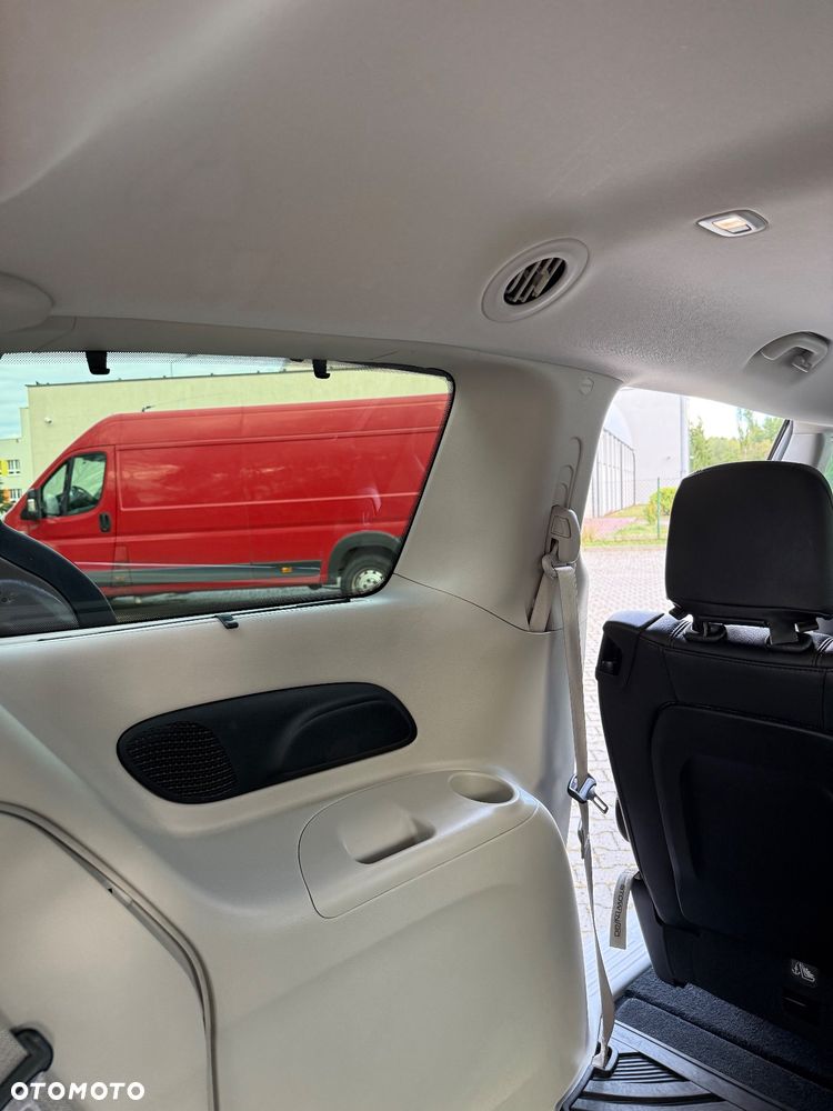 Chrysler Pacifica - 15