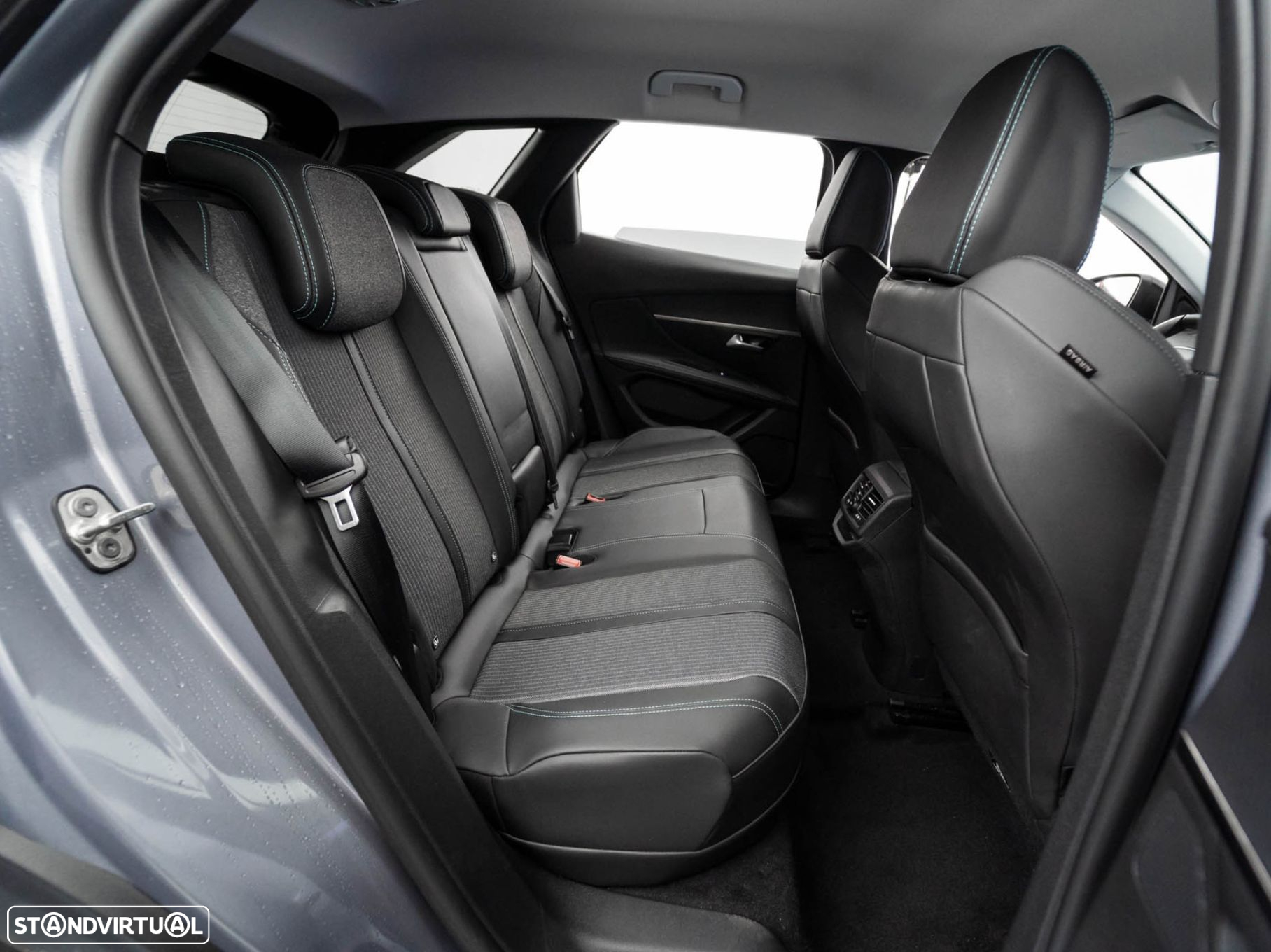 Peugeot 3008 1.6 Hybrid Allure Pack e-EAT8 - 34