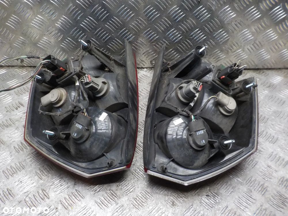 CHRYSLER 300C SEDAN LAMPA PRAWY LUB LEWY TYŁ - 4