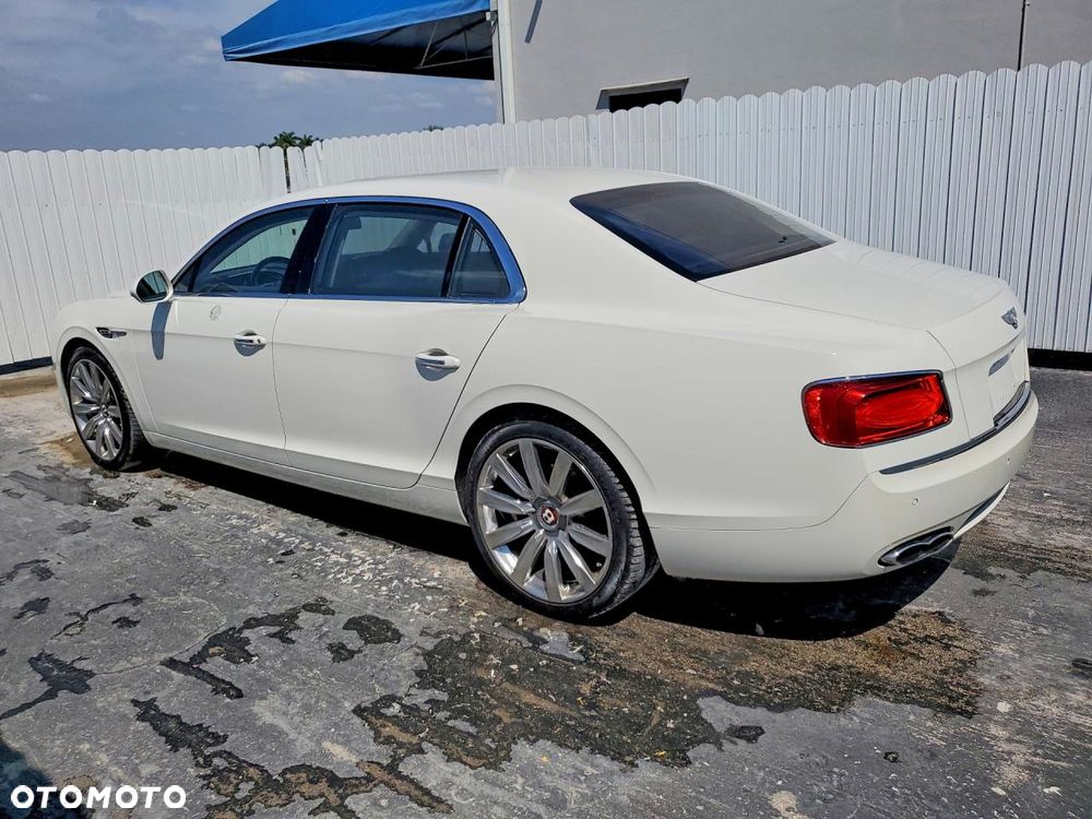 Bentley Flying Spur V8 - 6