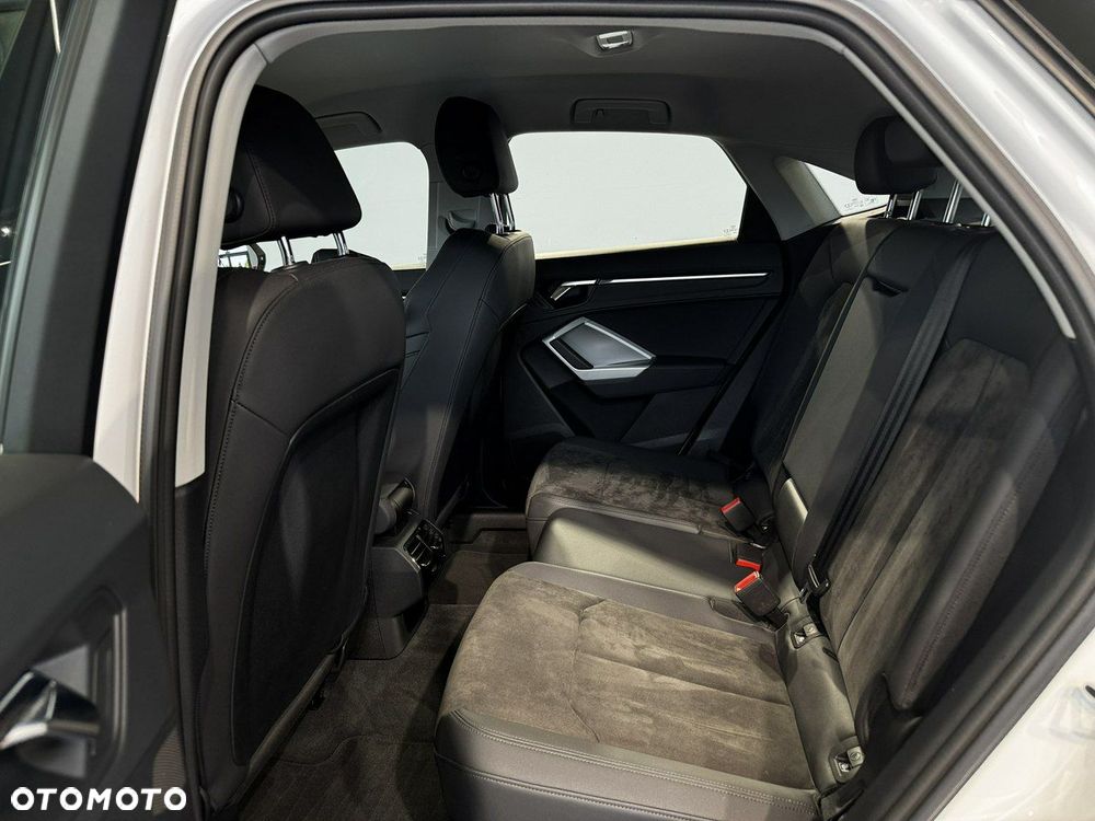 Audi Q3 Sportback - 16