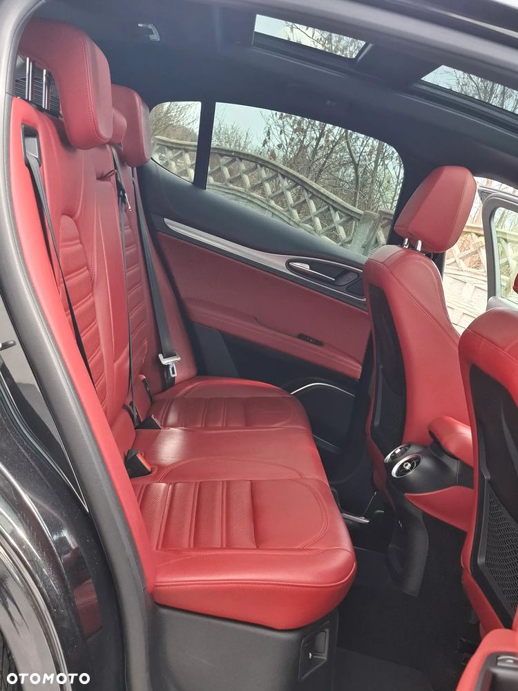 Alfa Romeo Stelvio - 19