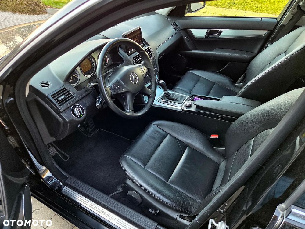 Mercedes-Benz Klasa C 220 CDI DPF Automatik Avantgarde - 17