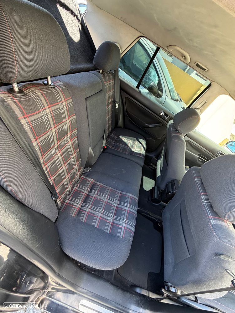 VW Golf 1.9 TDi 25 Anos - 9