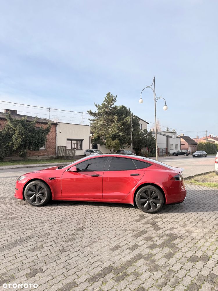 Tesla Model S - 4