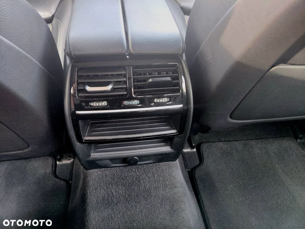 BMW Seria 5 525d Sport Line - 24