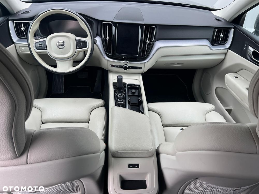 Volvo XC 60 B5 D AWD Geartronic Momentum Pro - 19