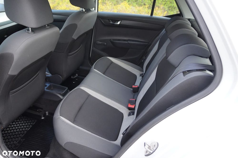 Skoda Fabia 1.0 Style Color - 9