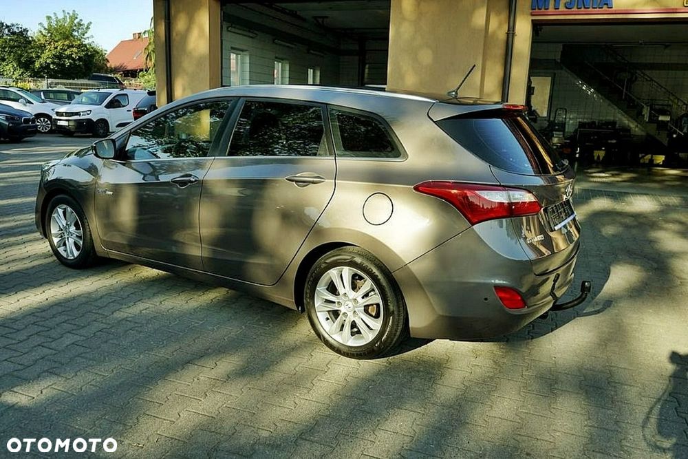 Hyundai i30 blue 1.6 CRDi Classic - 5