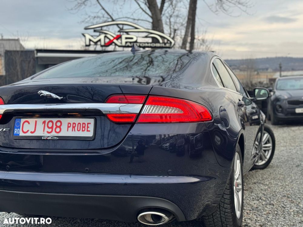 Jaguar XF 2.2D - 10