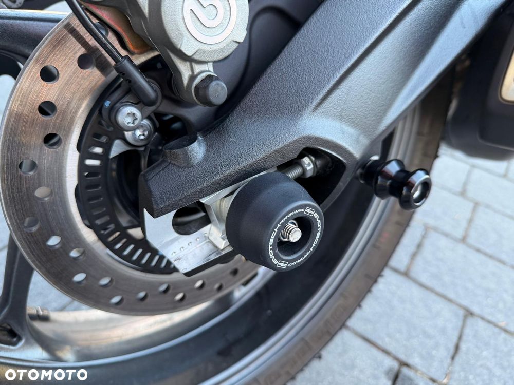 Triumph Street Triple - 3