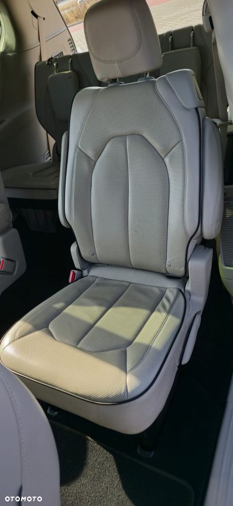 Chrysler Pacifica - 20