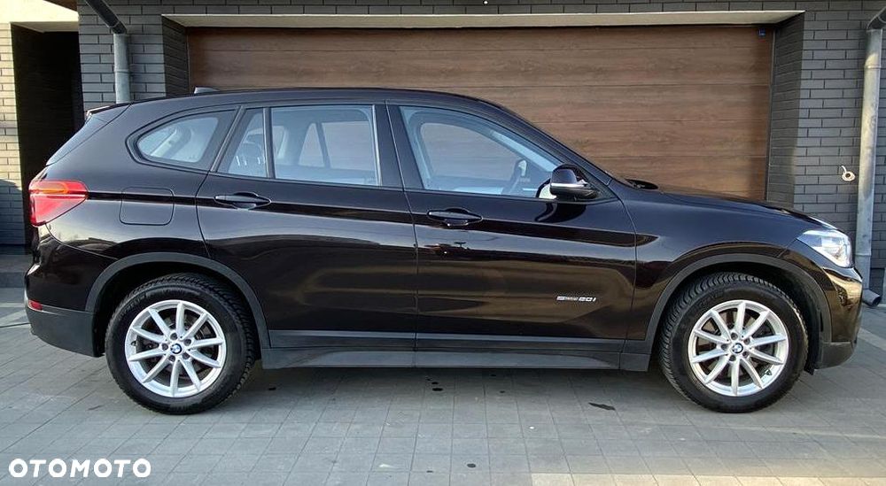 BMW X1 sDrive20i Advantage - 11