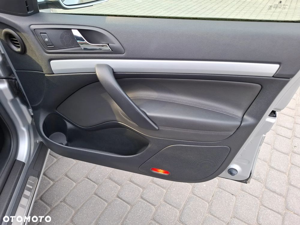 Skoda Octavia 2.0 TDI CR DPF RS - 36