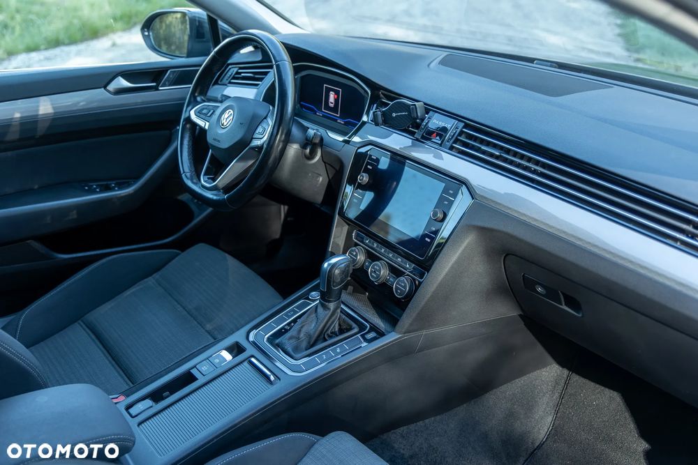 Volkswagen Passat - 22