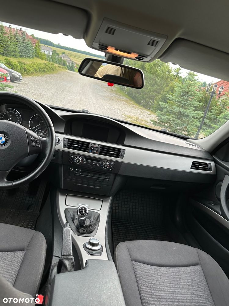 BMW Seria 3 318d - 11