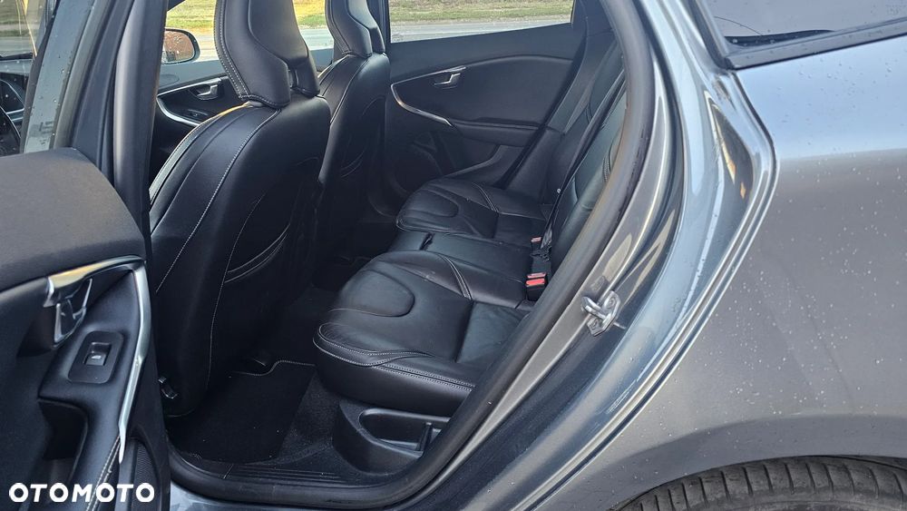 Volvo V40 D2 Drive-E R-Design Momentum - 40