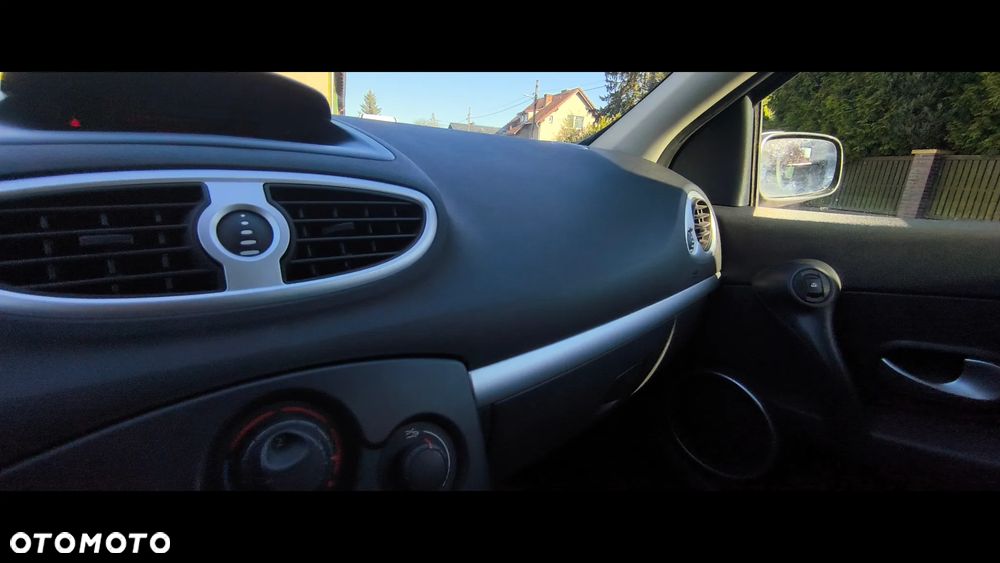 Renault Clio - 17
