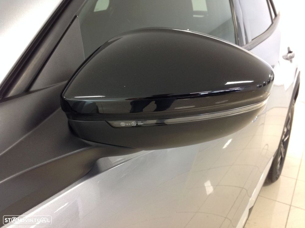 Peugeot 2008 1.2 PureTech Allure EAT8 - 11