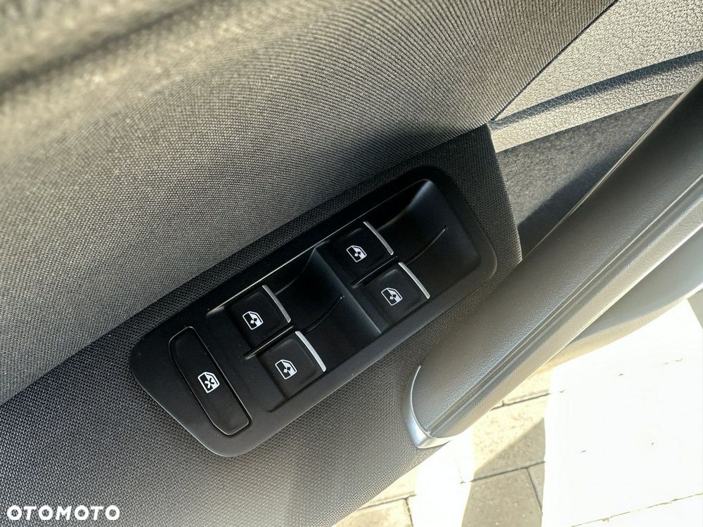 Volkswagen Golf Variant 1.5 eTSI EVO R-Line DSG - 26