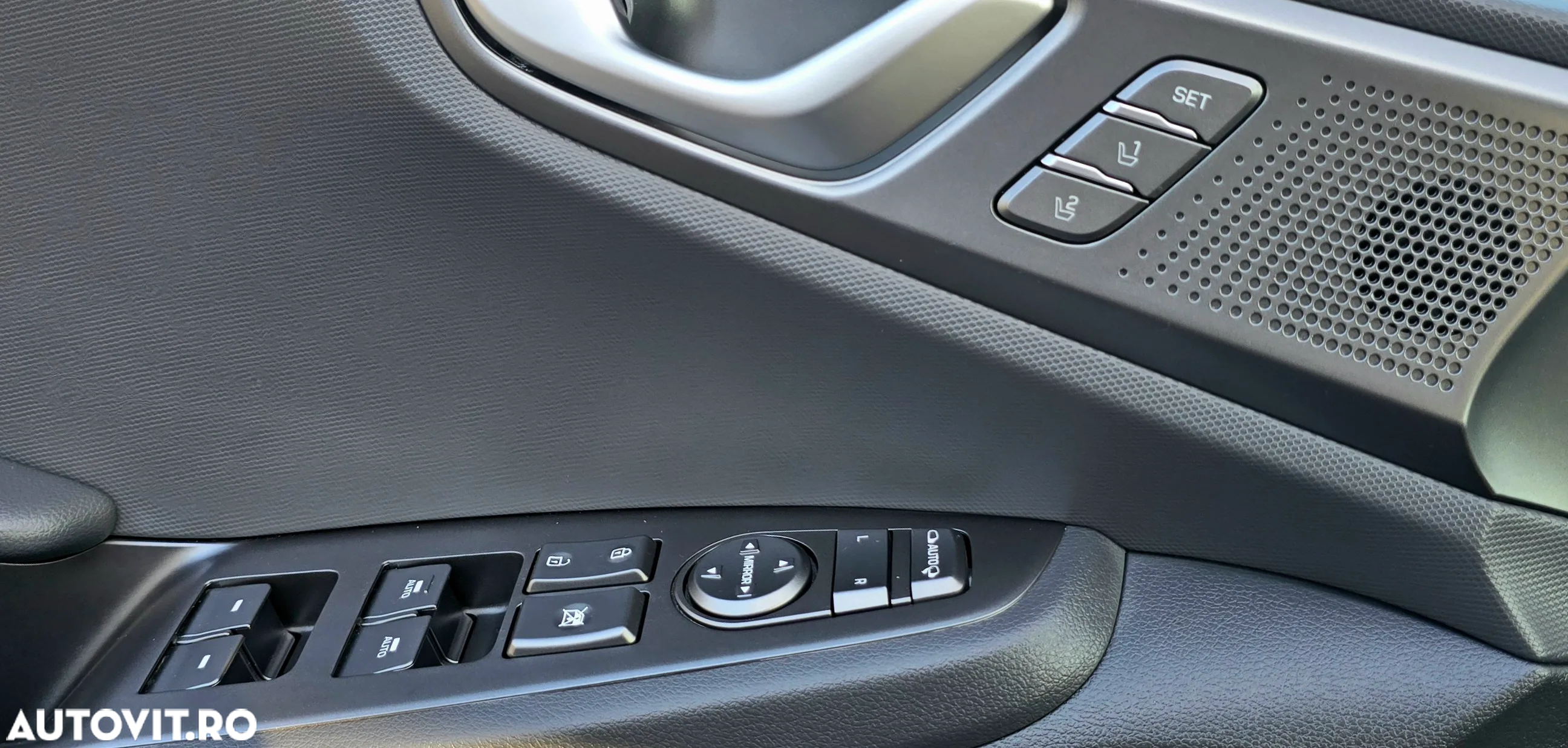 Hyundai IONIQ Hybrid 1.6 GDI Premium - 24