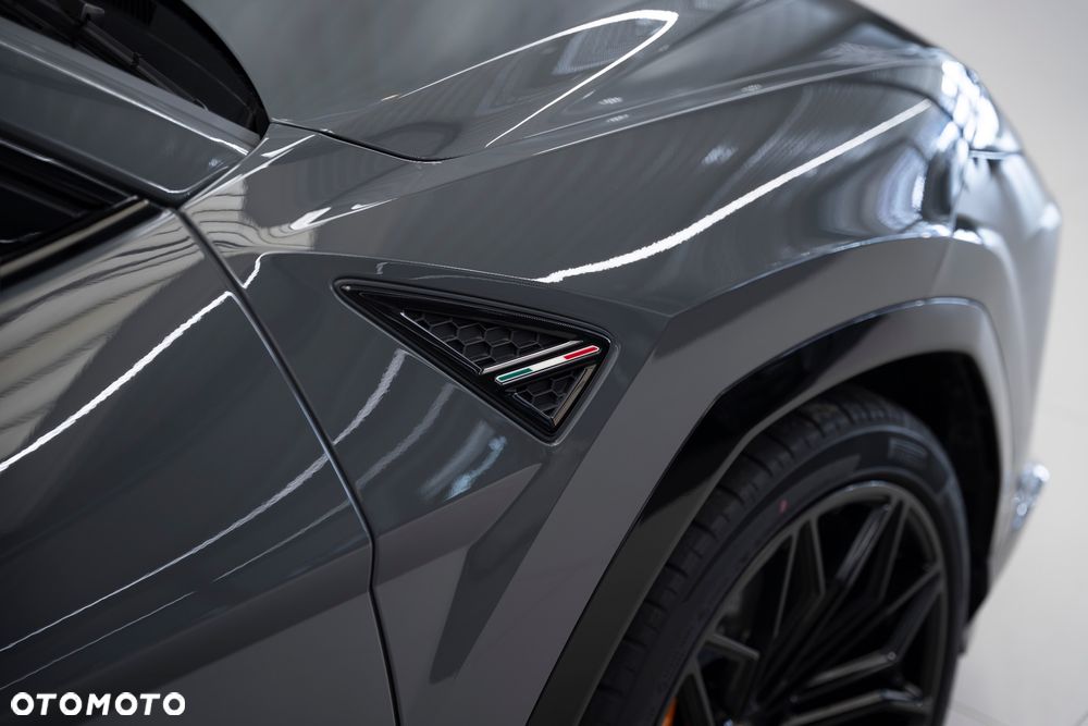 Lamborghini Urus - 11