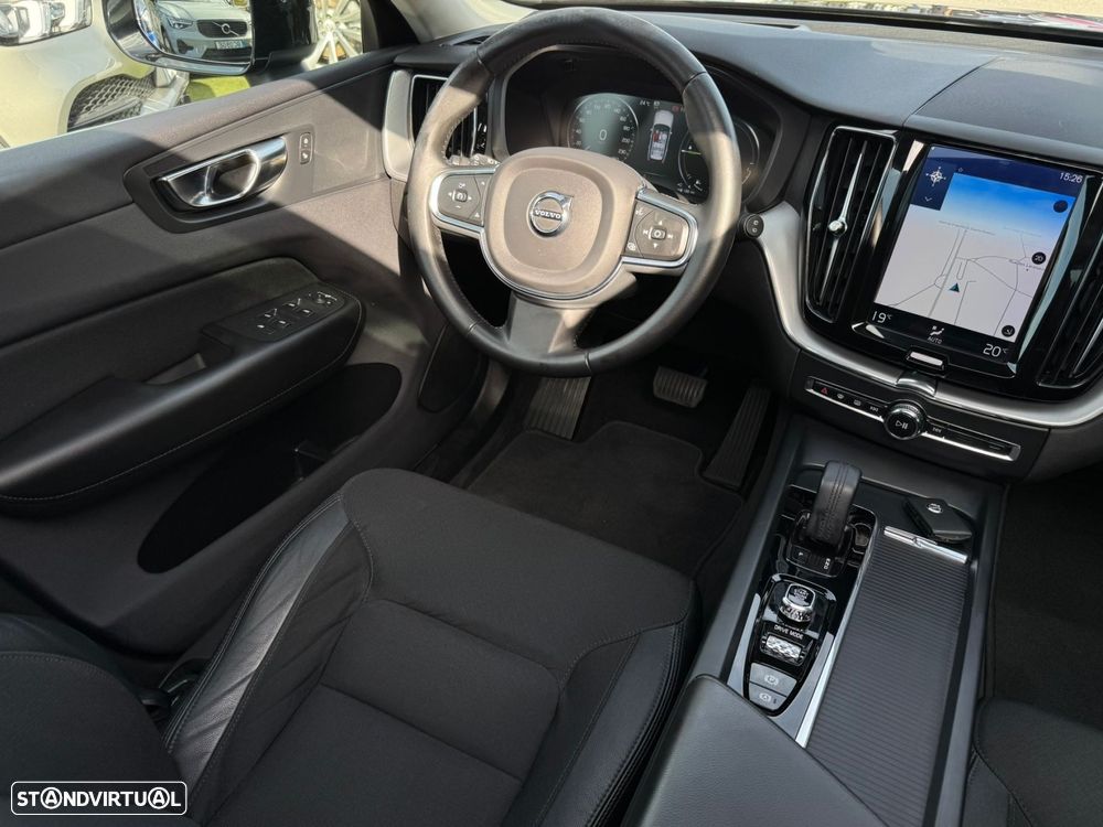 Volvo XC 60 2.0 T8 PHEV Momentum Plus AWD - 25